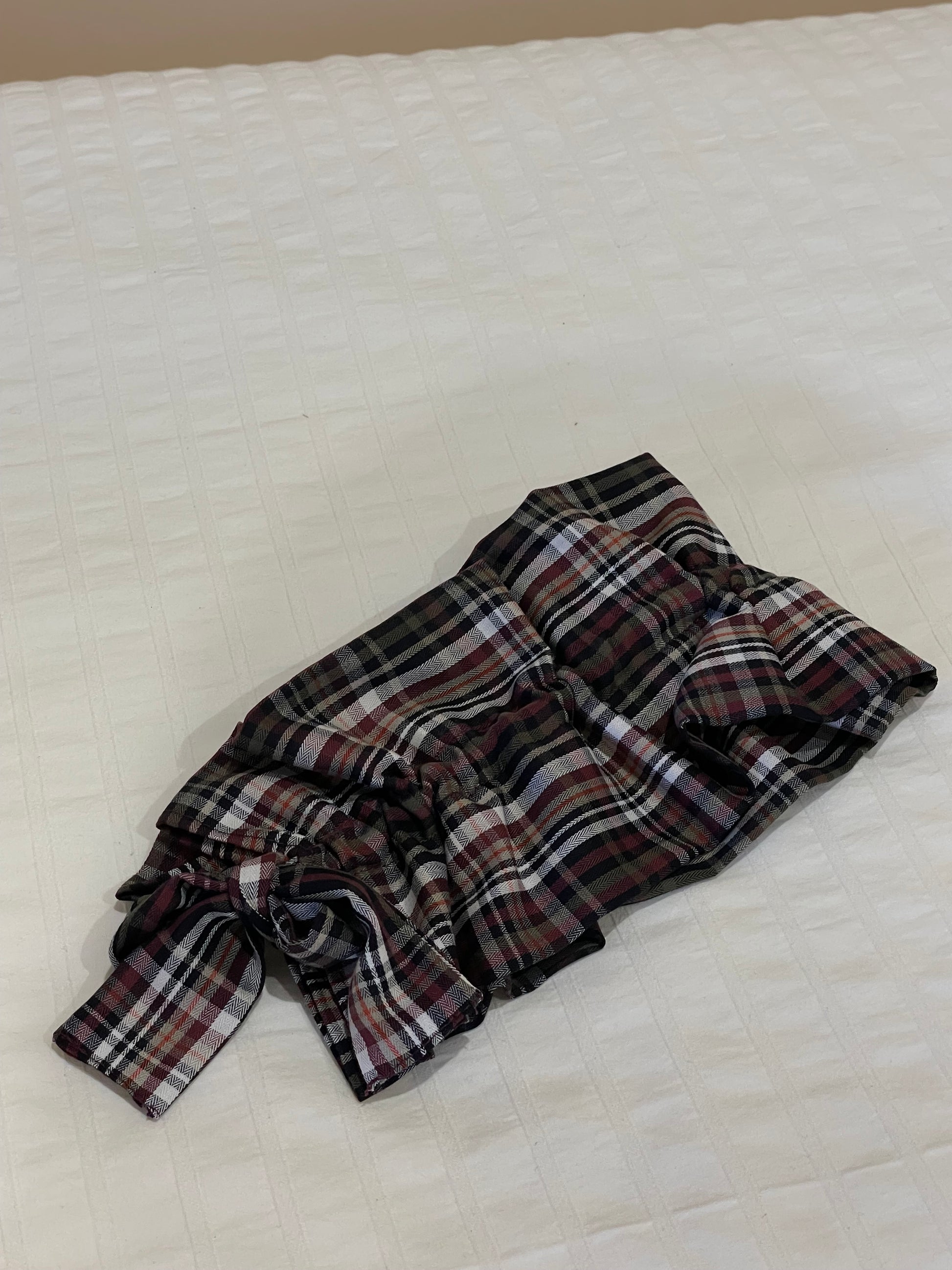 Cuello cuadros granate