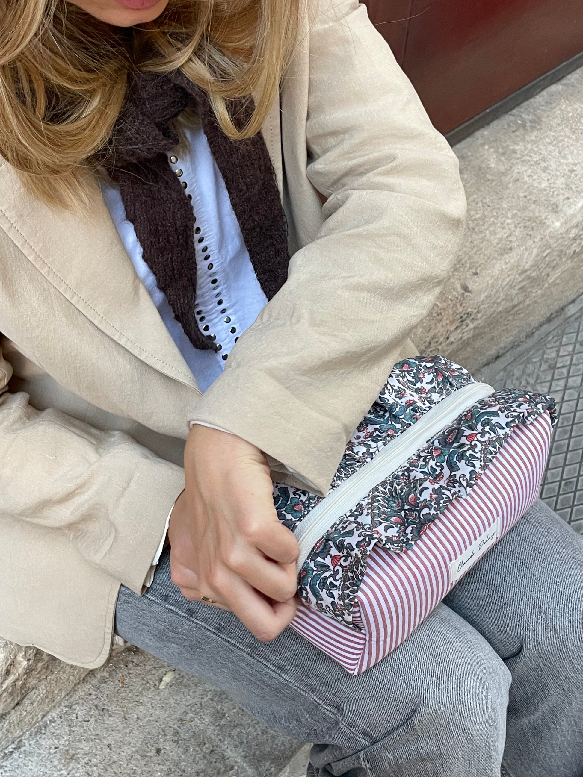 Neceseres cuadrados con volantes