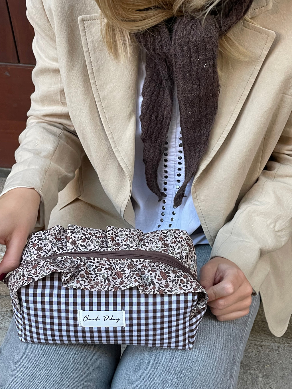 Neceseres cuadrados con volantes