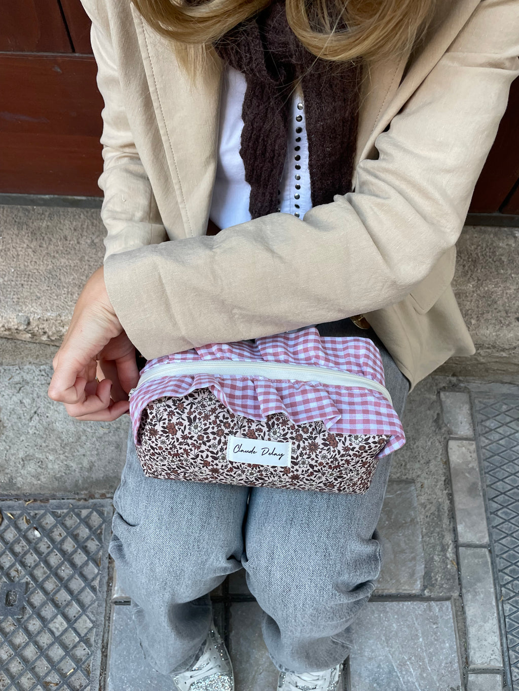 Neceseres cuadrados con volantes