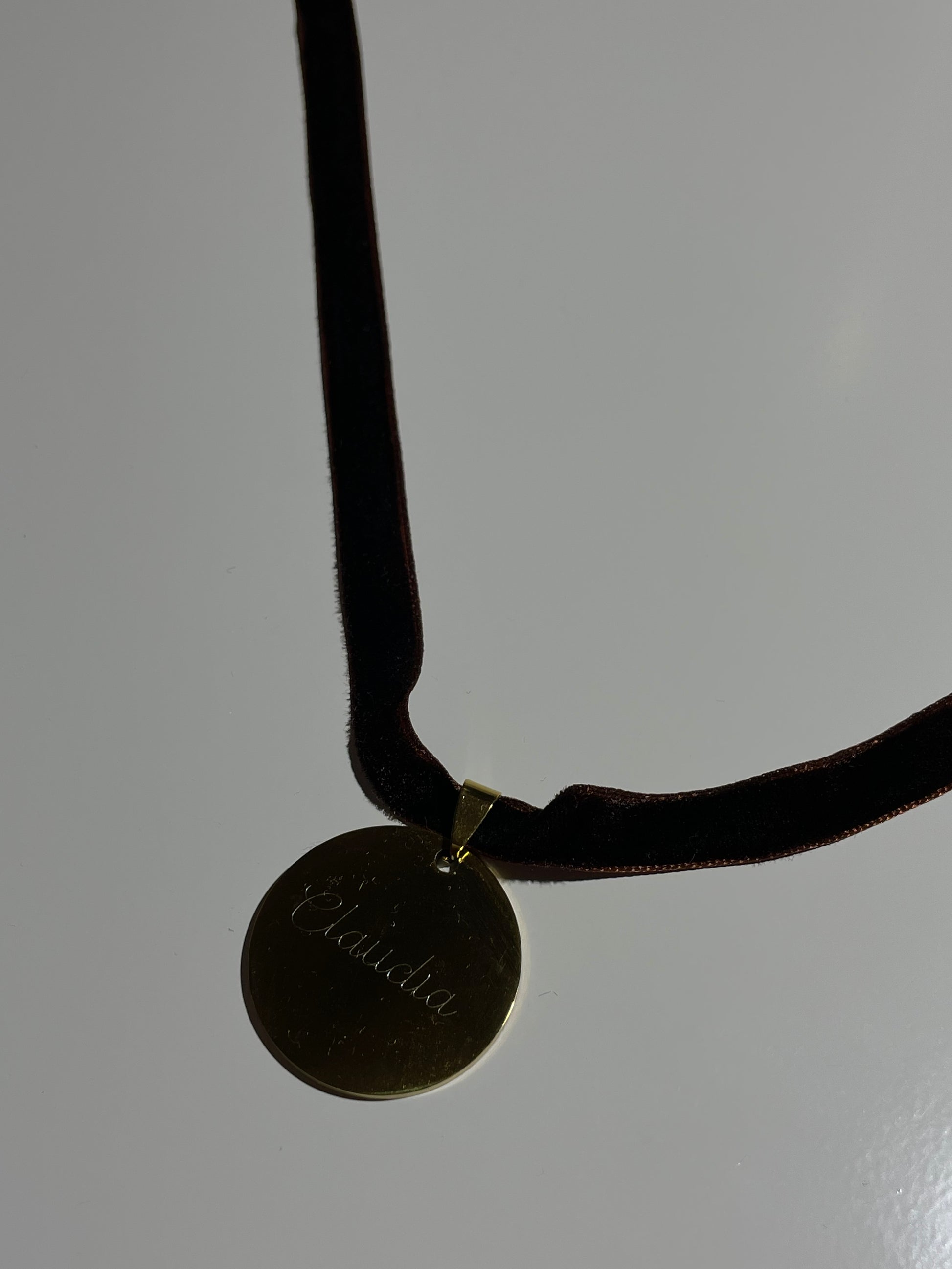 Medalla terciopelo marrón