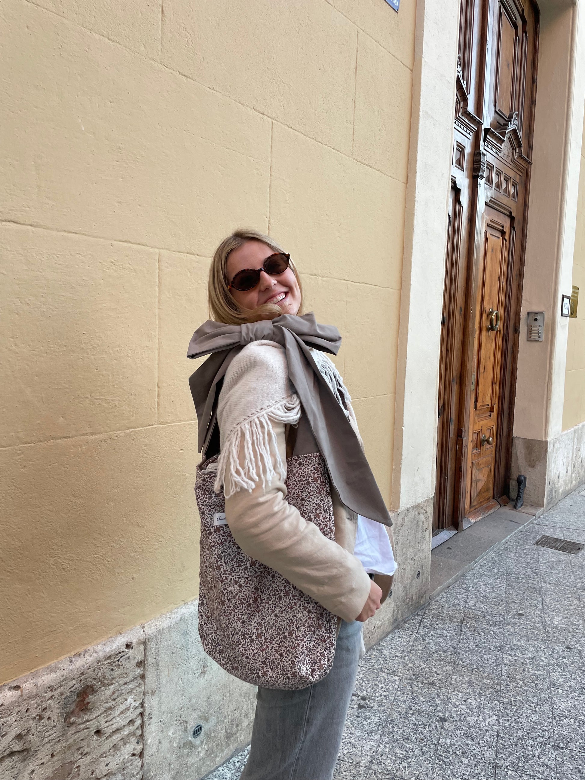 Bolso flores marrones con lazada